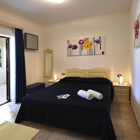 Hotel Ristorante Il Vascello Costa Rei Buitenkant foto