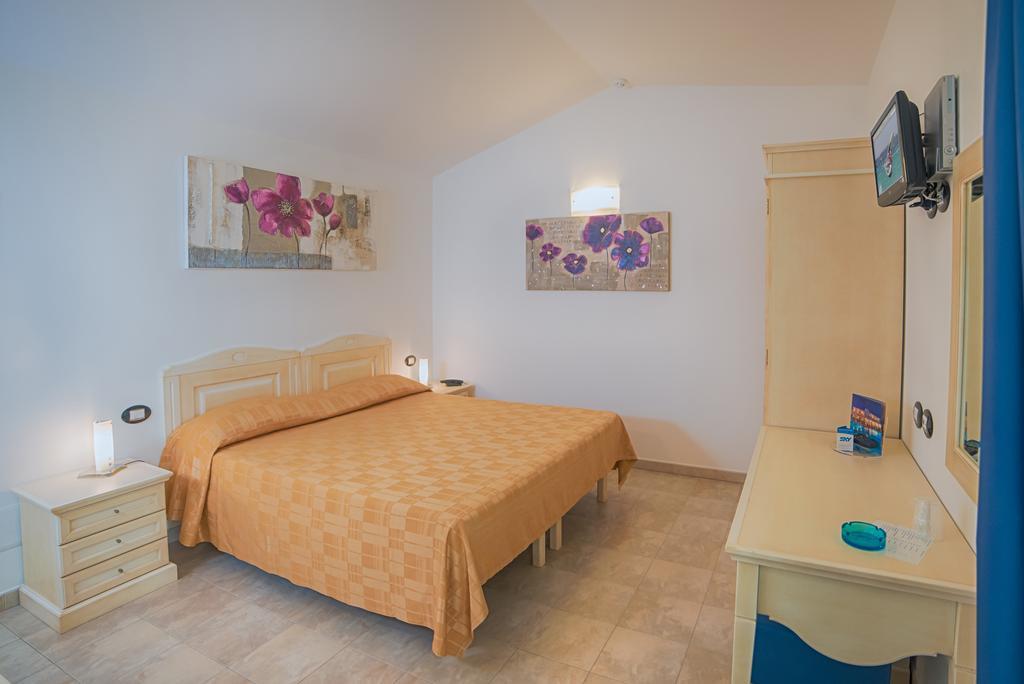 Hotel Ristorante Il Vascello Costa Rei Buitenkant foto