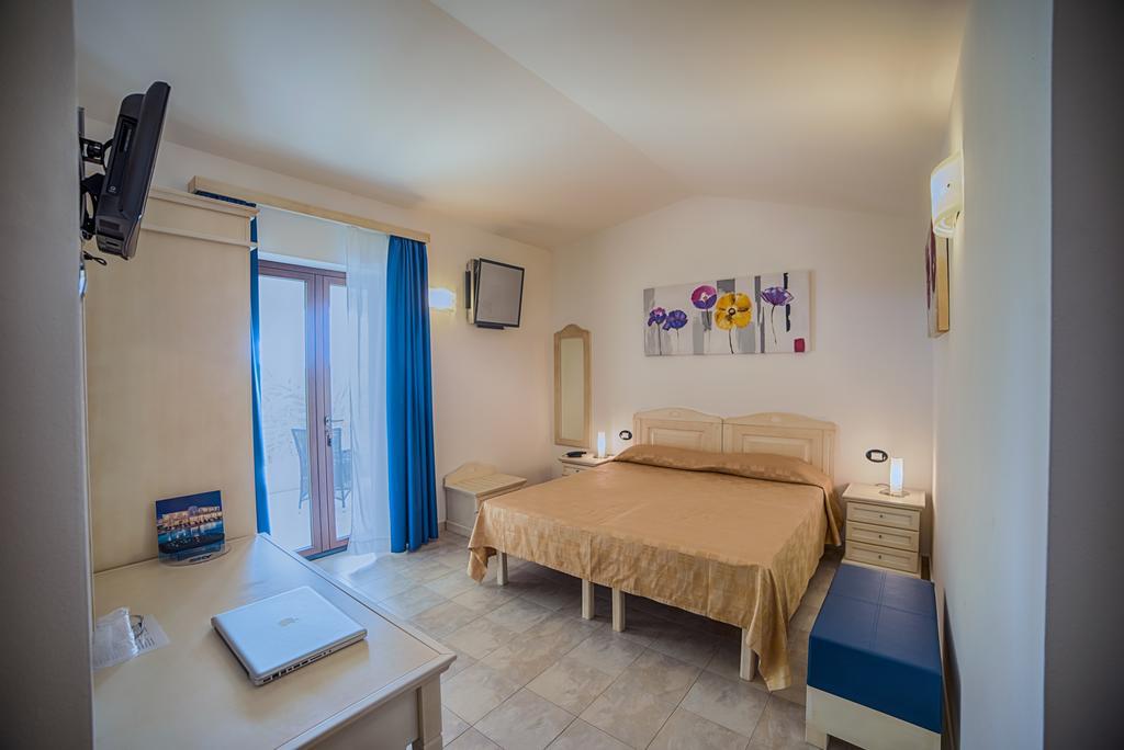 Hotel Ristorante Il Vascello Costa Rei Buitenkant foto