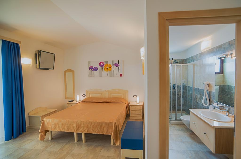 Hotel Ristorante Il Vascello Costa Rei Buitenkant foto