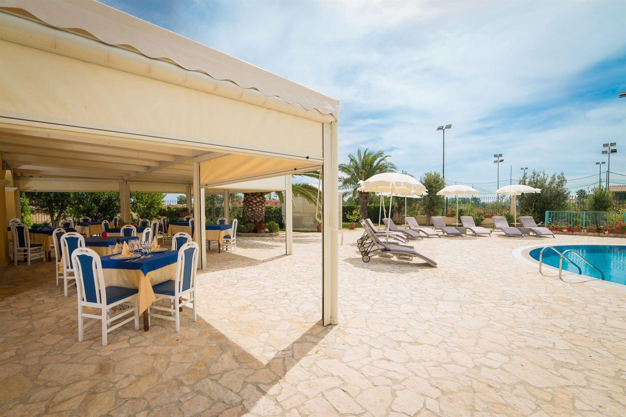 Hotel Ristorante Il Vascello Costa Rei Buitenkant foto