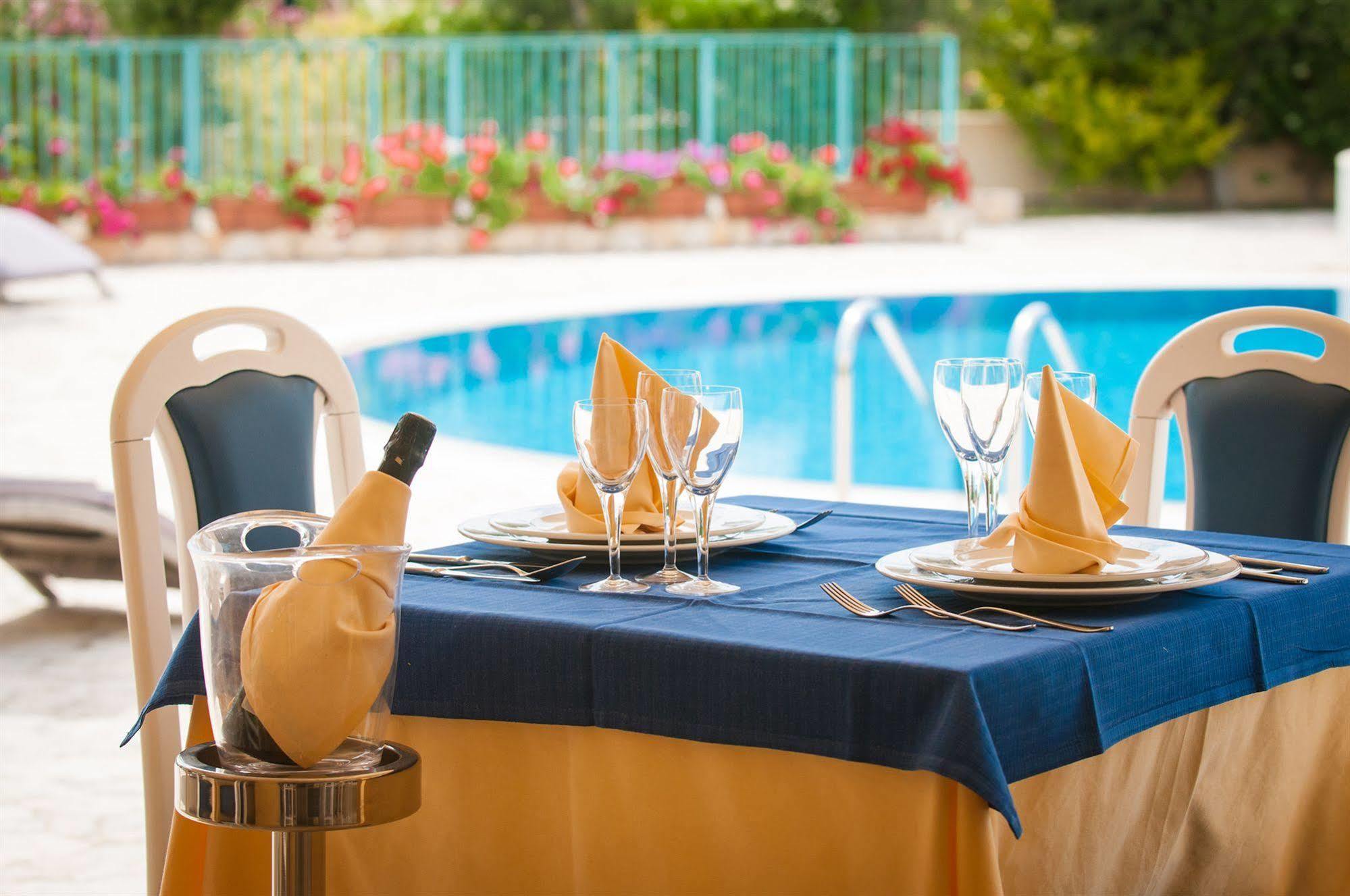 Hotel Ristorante Il Vascello Costa Rei Buitenkant foto