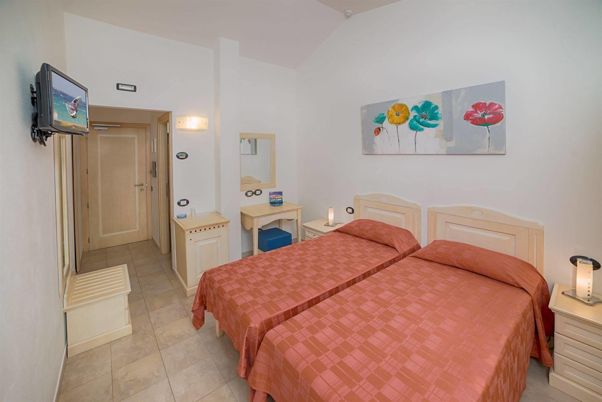 Hotel Ristorante Il Vascello Costa Rei Buitenkant foto