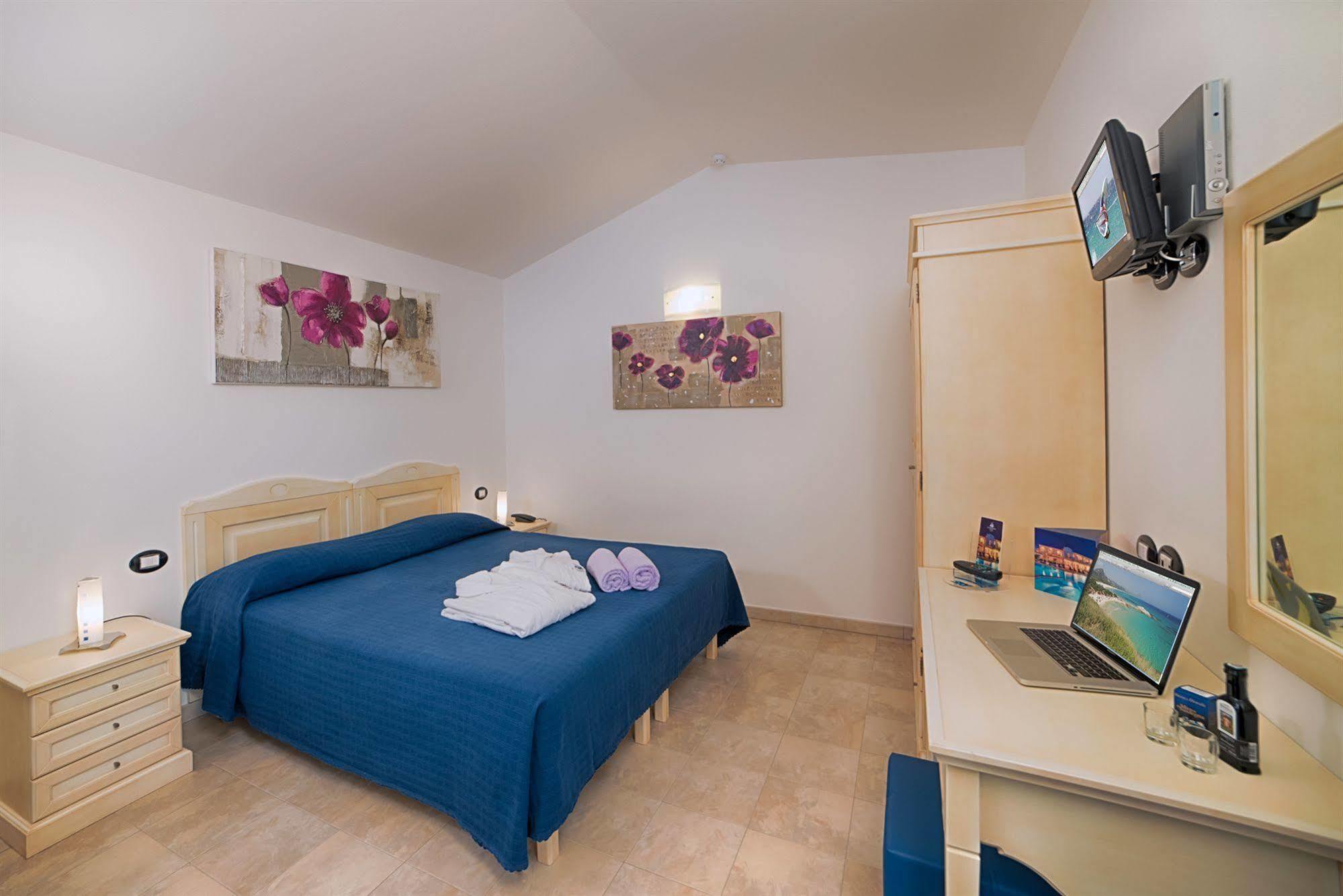 Hotel Ristorante Il Vascello Costa Rei Buitenkant foto