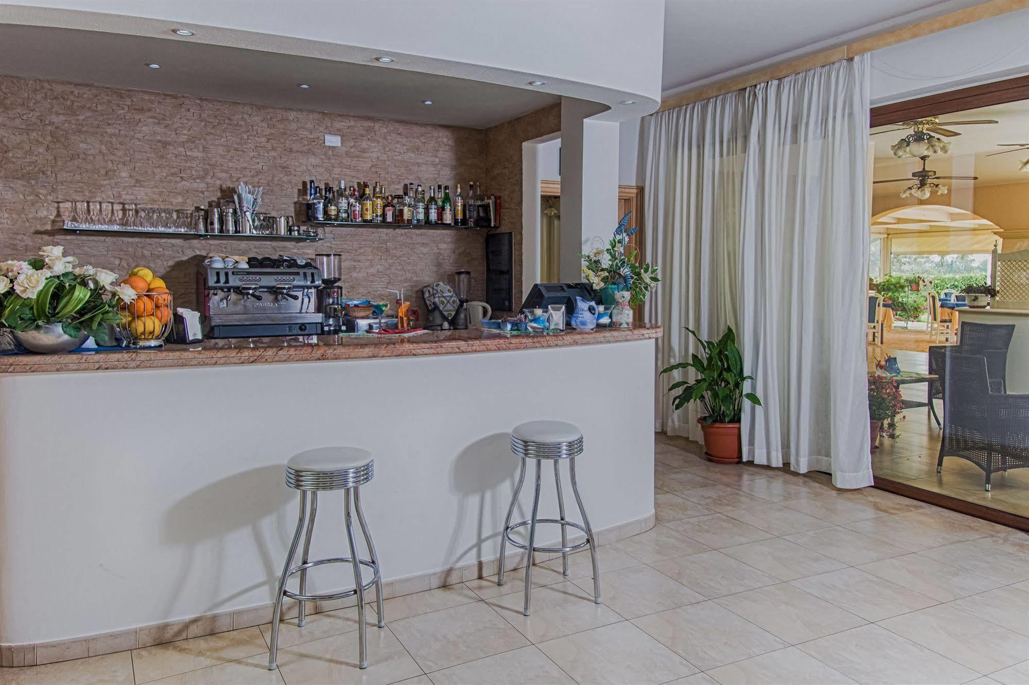 Hotel Ristorante Il Vascello Costa Rei Buitenkant foto