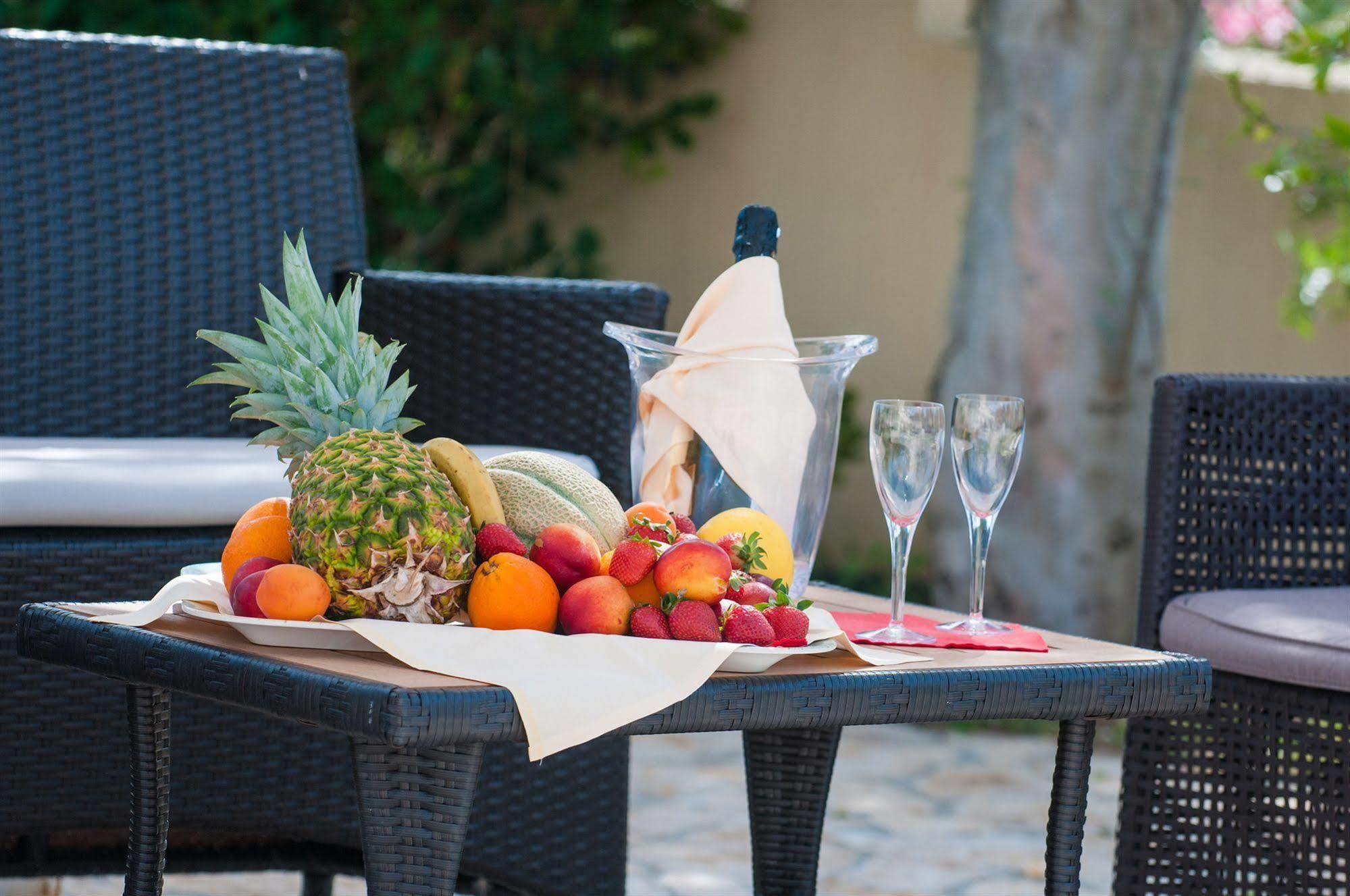 Hotel Ristorante Il Vascello Costa Rei Buitenkant foto